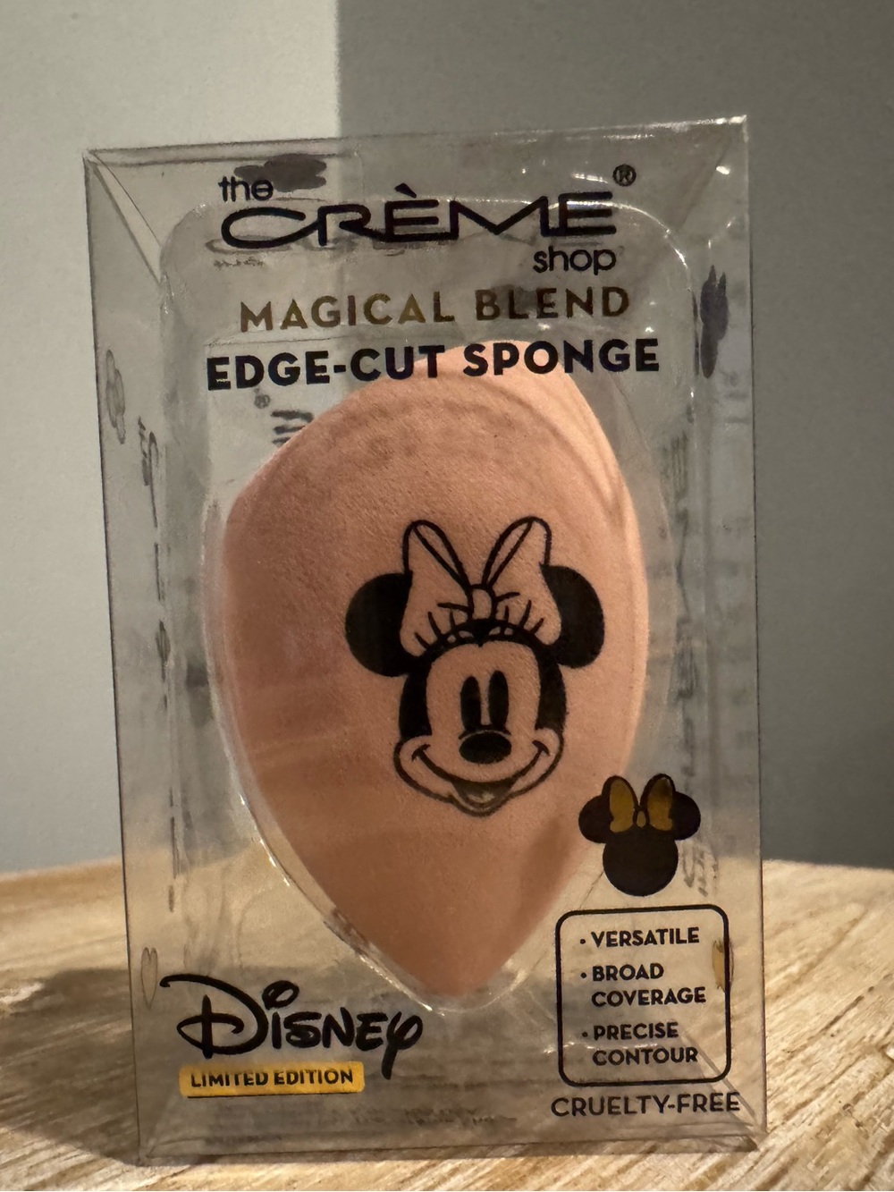 The Crème Shop x Disney Minnie Mouse Magical Blend Edge-Cut Sponge